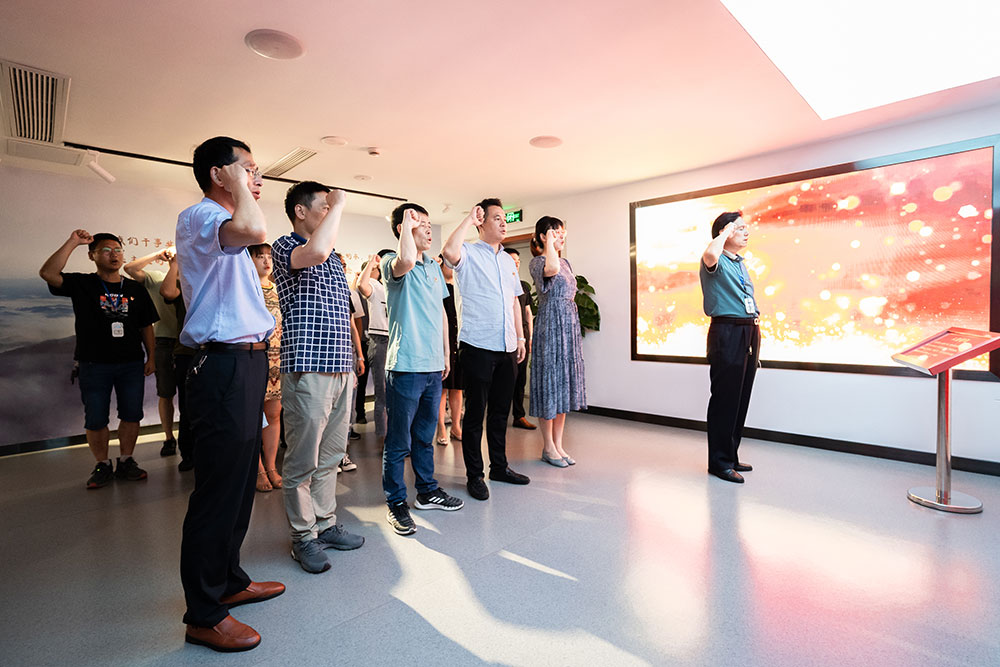 屯溪區國投集團黨委開展2021年6月“永遠跟黨走”主題黨日活動