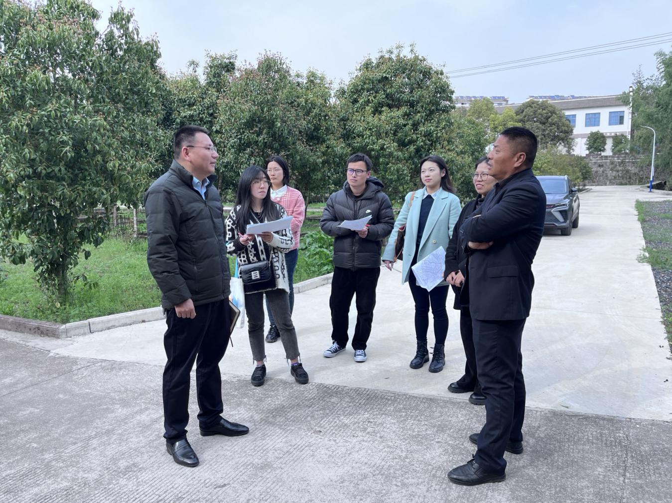 深入鳳霞走訪調研，助推基金小村項目