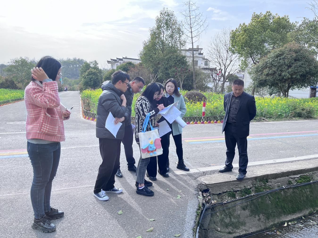 深入鳳霞走訪調研，助推基金小村項目