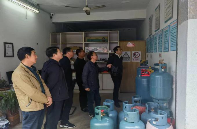 區國投集團總經理邵楠一行至液化氣公司開展節前安全生產檢查