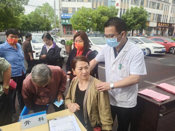 百姓健康系我心，黨員服務進社區